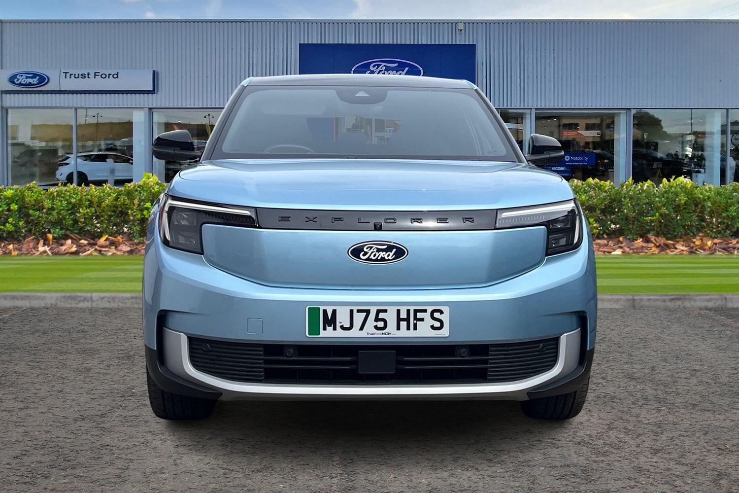 Ford EXPLORER Photo 5