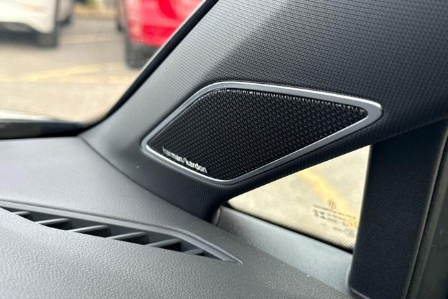 VOLKSWAGEN Golf Photo 32