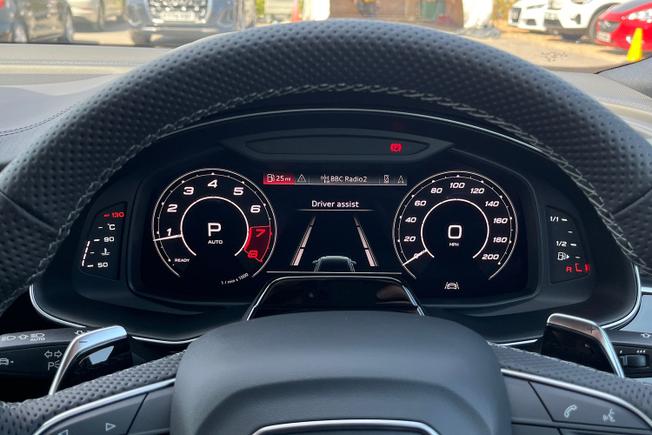 AUDI Rsq8 Photo 15