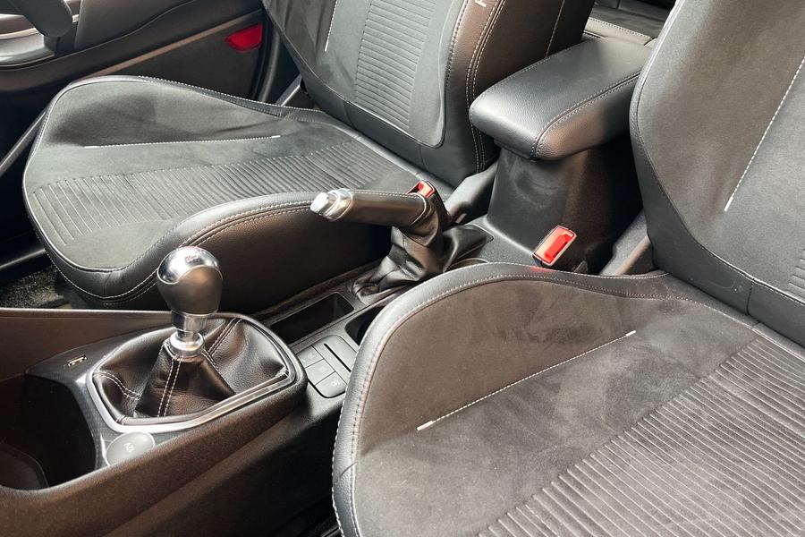 Ford FIESTA Photo autoimg-74baadb55bbd082216afe00a184497d16dee5f81.jpg