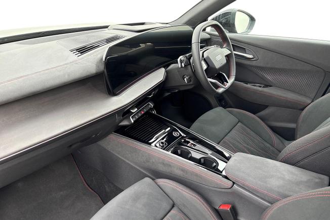 AUDI Q3 Photo 2