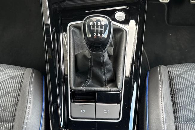 VOLKSWAGEN Golf Photo 24