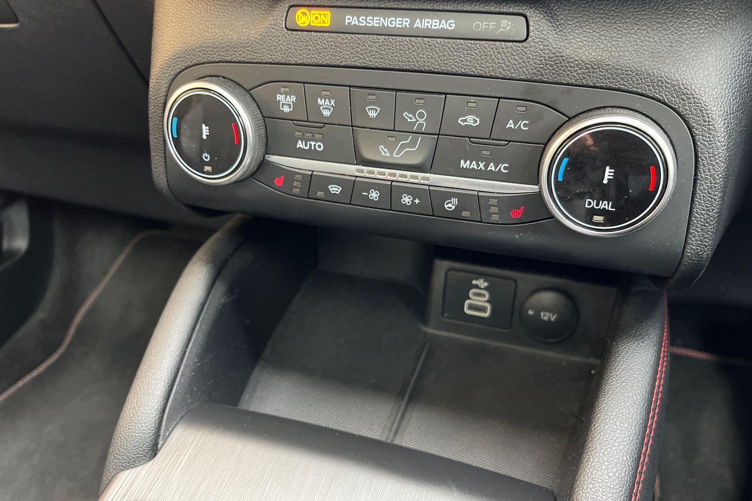 Ford KUGA Photo 29