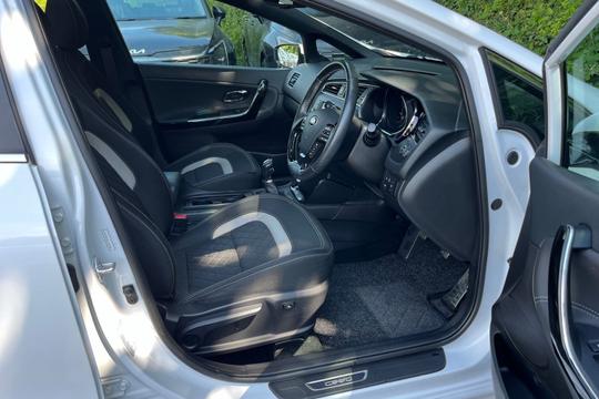 Kia Ceed Photo autoimg-74c9366479da9938d210773cc78b0c8bce3c16c6.jpg