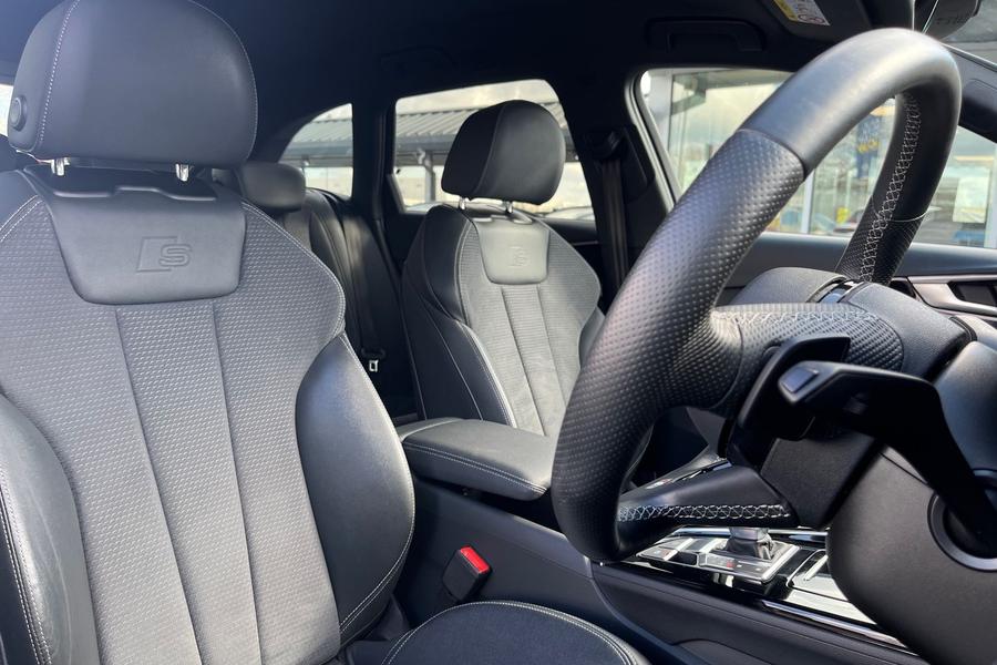 Audi A4 Photo autoimg-74ca0e9b10c83065d8594d201c2b613752611423.jpg