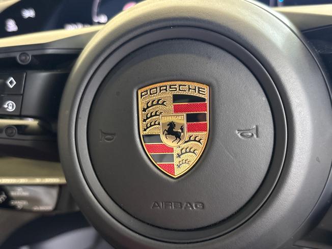 Porsche Taycan Photo 38