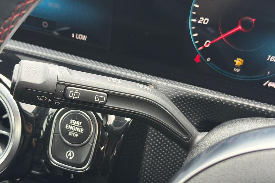 Mercedes-Benz A CLASS Photo autoimg-74d246dafcfe356b1b31b195aa6cbc276c26dc7b.jpg