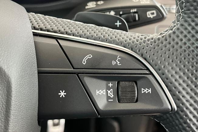 AUDI Q8 Photo 17