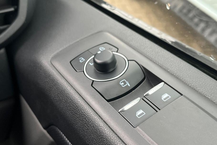 Used Ford TRANSIT CUSTOM WO25USX 20