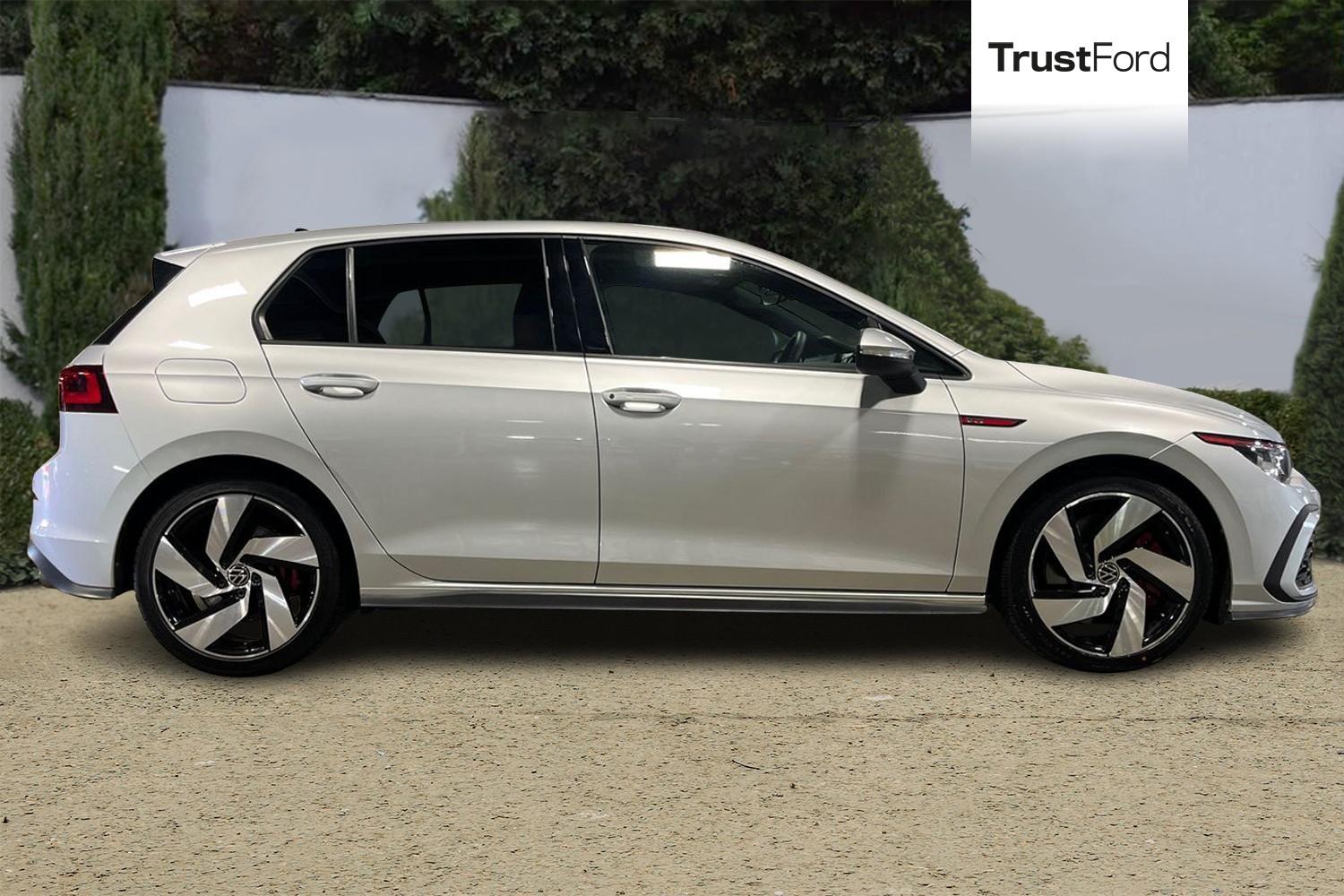 Volkswagen GOLF Photo 2