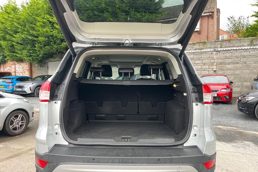 Ford KUGA Photo autoimg-74df39f7efe8a510663744ab35a46e66942495b7.jpg