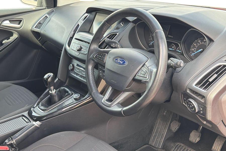 Ford FOCUS Photo autoimg-74e19f065dd868bd8c067e9c6793ea99213c350b.jpg