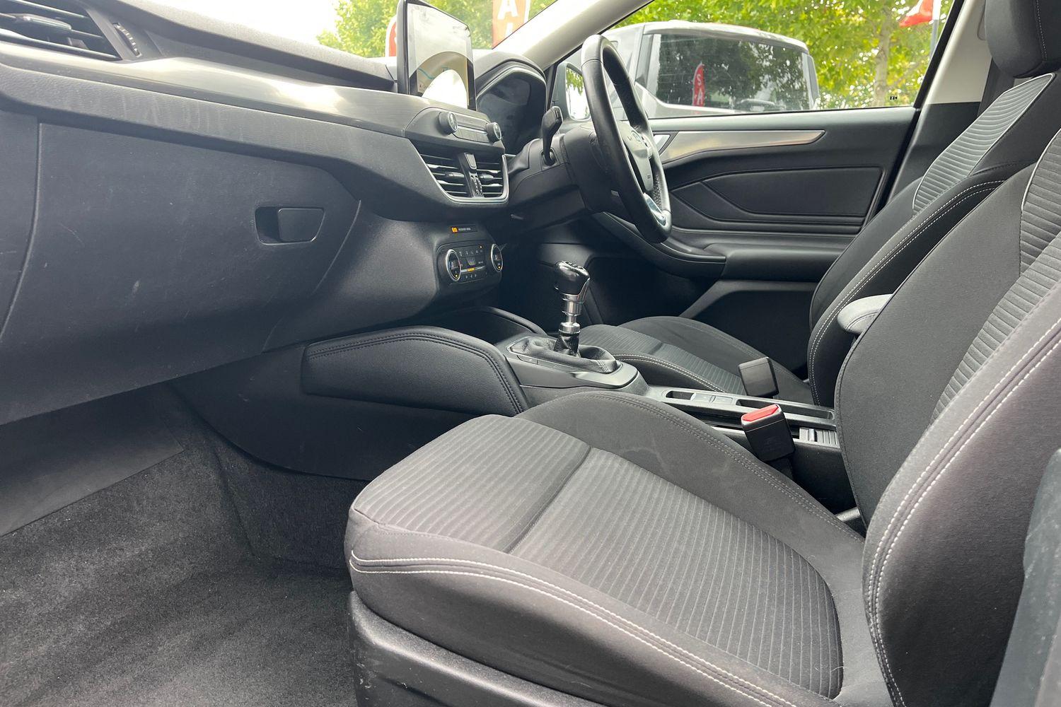Ford FOCUS Photo 17