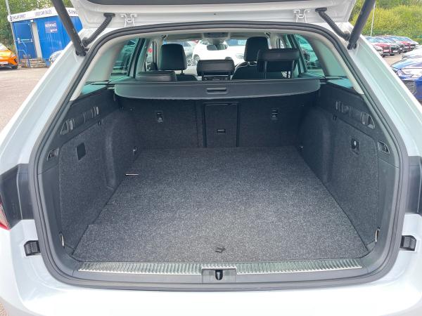 Skoda Superb Photo autoimg-74e51817c97f69ea99d1f2a431d24415969e4241.jpg