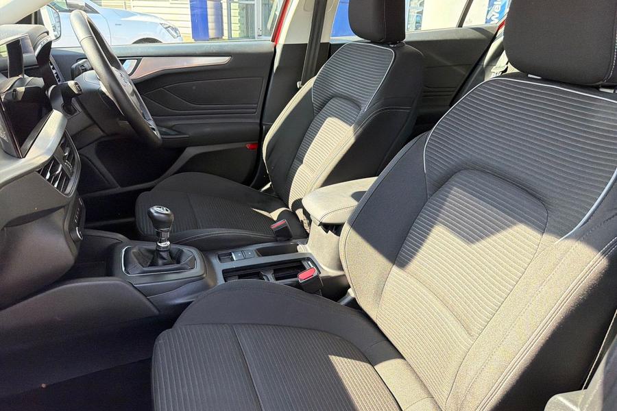 Ford FOCUS Photo autoimg-74e5fcaaf2156180851263f23deb23e7add1abd7.jpg