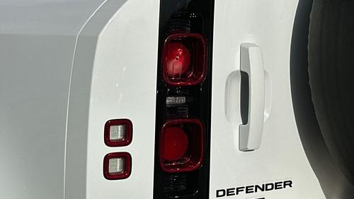 Land Rover Defender Photo autoimg-74ebddf0f1757222aee13b2670a0c74ddee8f437.jpg