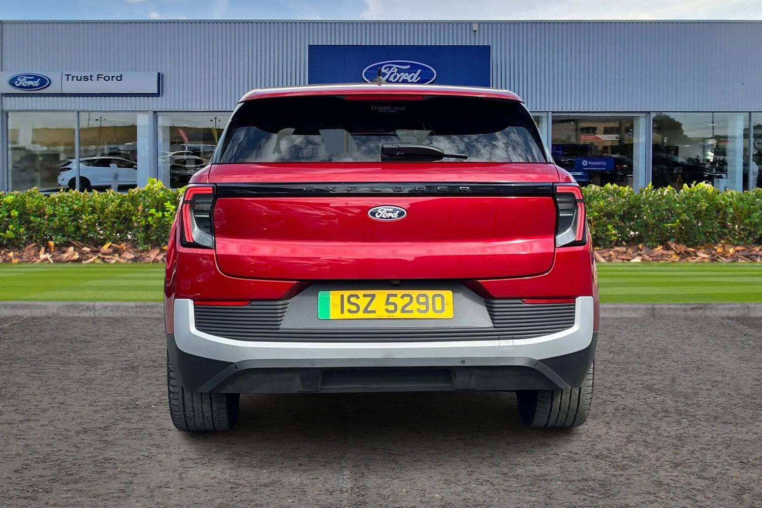 Ford Explorer Photo 6