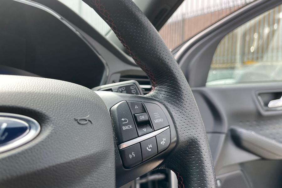Ford KUGA Photo autoimg-74ed1fb8c1aec231a0bd913162677a65ef2b7294.jpg