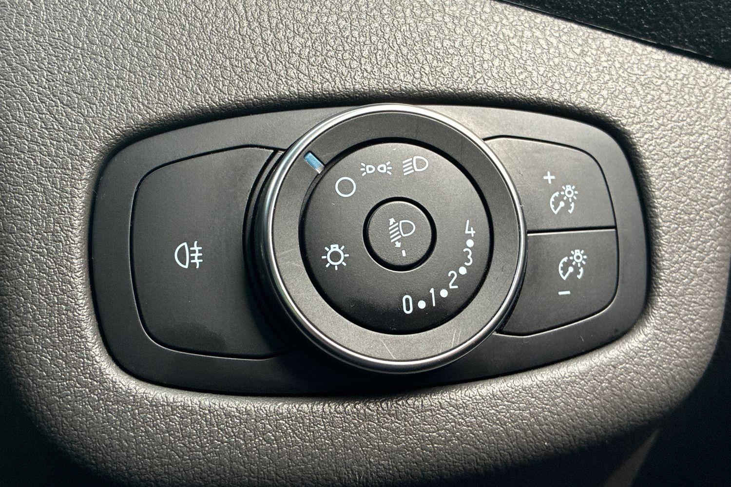 Ford TRANSIT CONNECT Photo 31