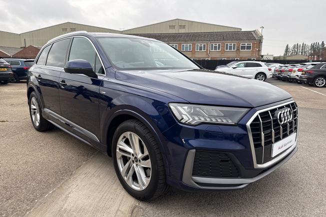 AUDI Q7 Photo 22
