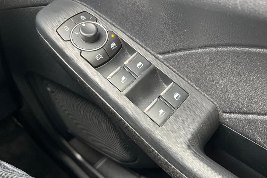 Ford Kuga Photo autoimg-74f13a7b35f2a99c7015575c91c7ef883d526b12.jpg