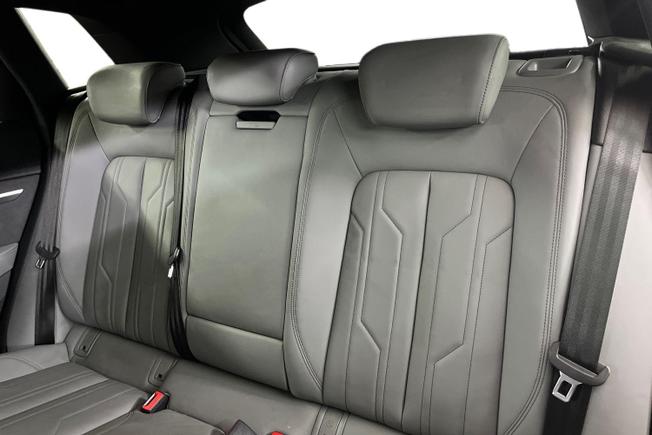 AUDI Q8 E-Tron Photo 9