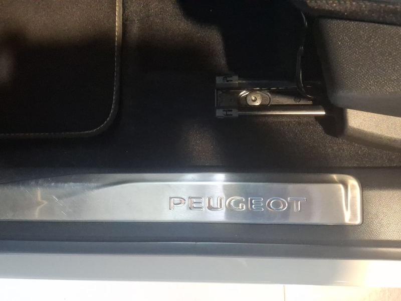 Used Peugeot 3008 NV22SOJ 38