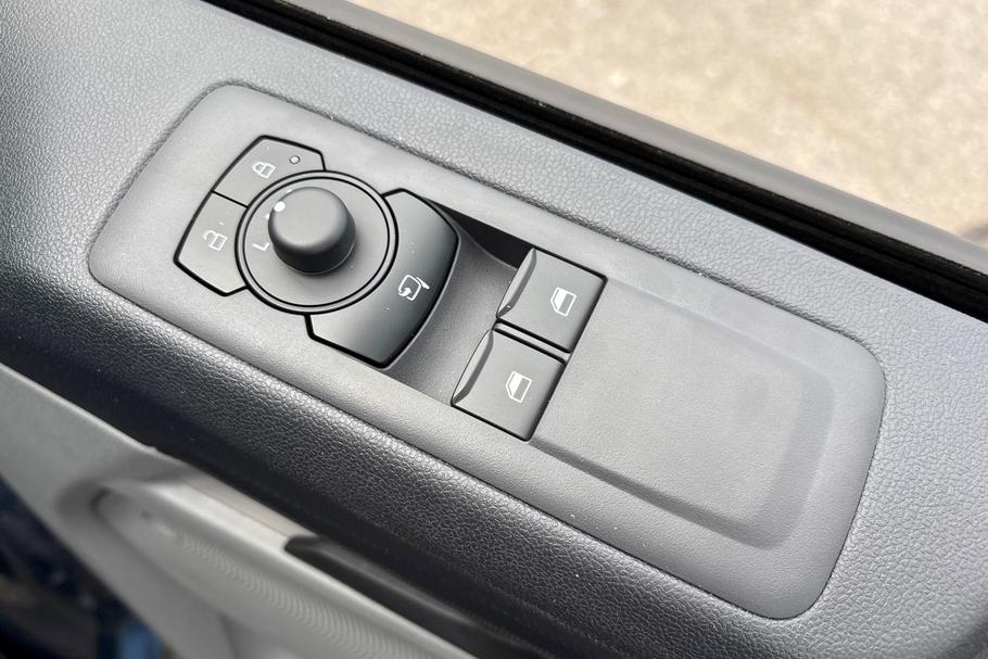 Used Ford Transit Custom YM25XGK 22