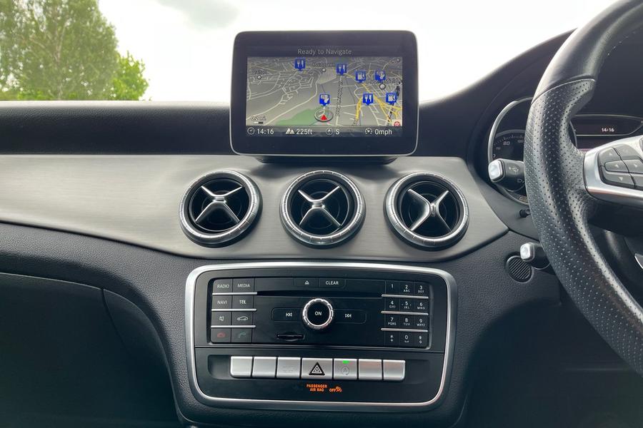 Mercedes-Benz CLA Photo autoimg-74ffadee0a8e30e7b8495dfad174b685bc7b797b.jpg