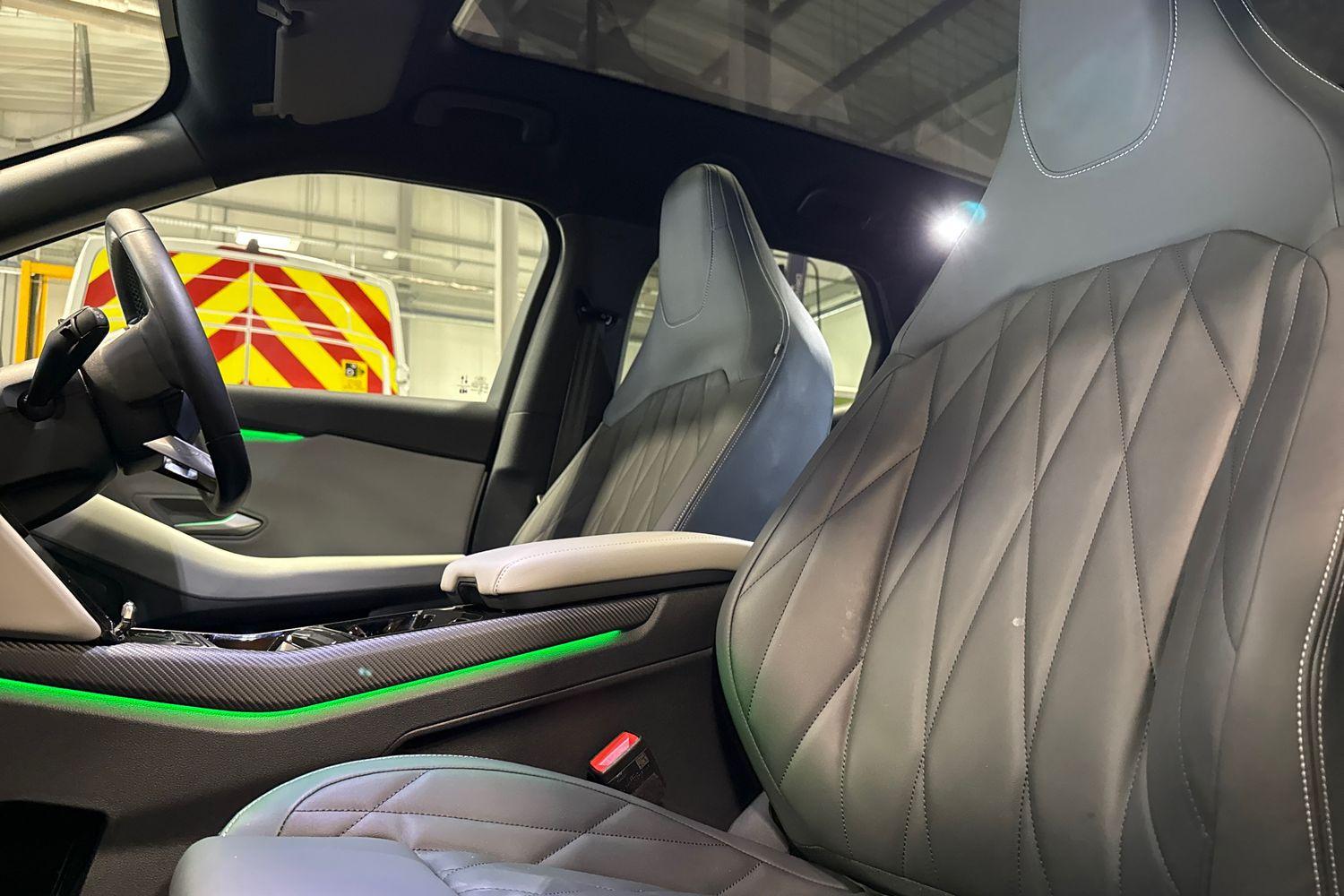 Ford Explorer Photo 18
