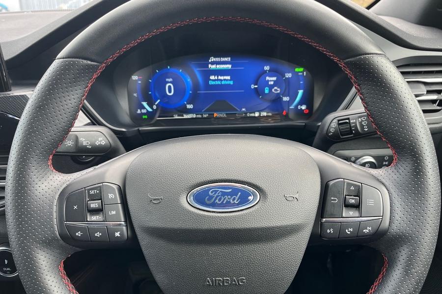 Ford Kuga Photo autoimg-750b396eb2d6d6d745272794f50659b2dd4fb7f7.jpg