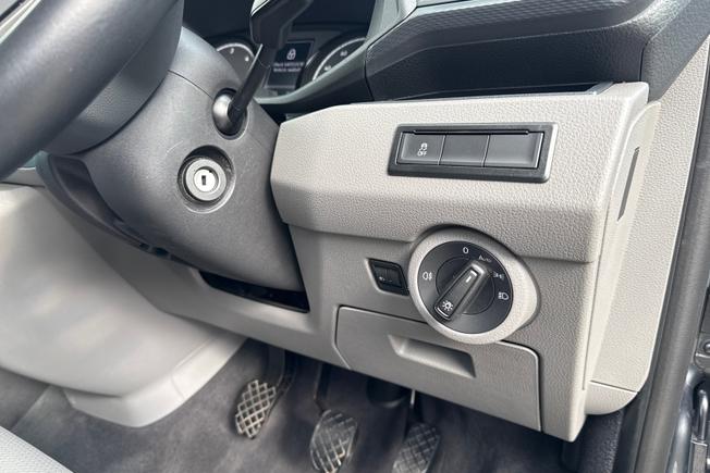 Volkswagen Transporter Shuttle Photo 37