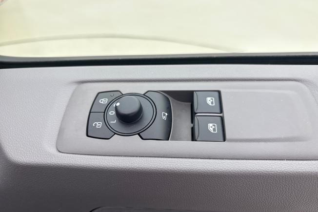 VOLKSWAGEN Transporter Photo 28