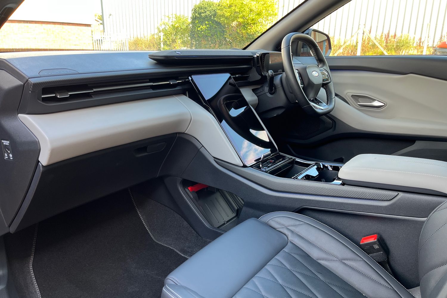 Ford Explorer Photo 17