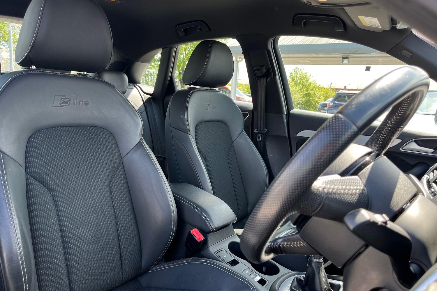 Audi Q3 Photo 16