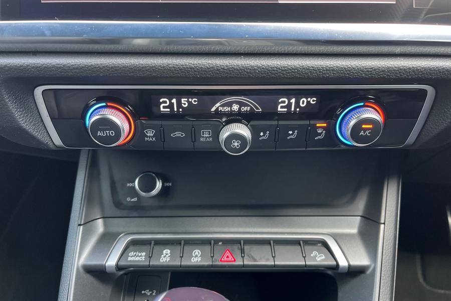 Audi Q3 Photo autoimg-75249e86f650c2535bfe5a655efaa16282b470ba.jpg