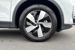 VOLKSWAGEN Tiguan Photo 5