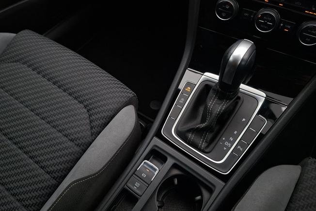 VOLKSWAGEN Golf Photo 25