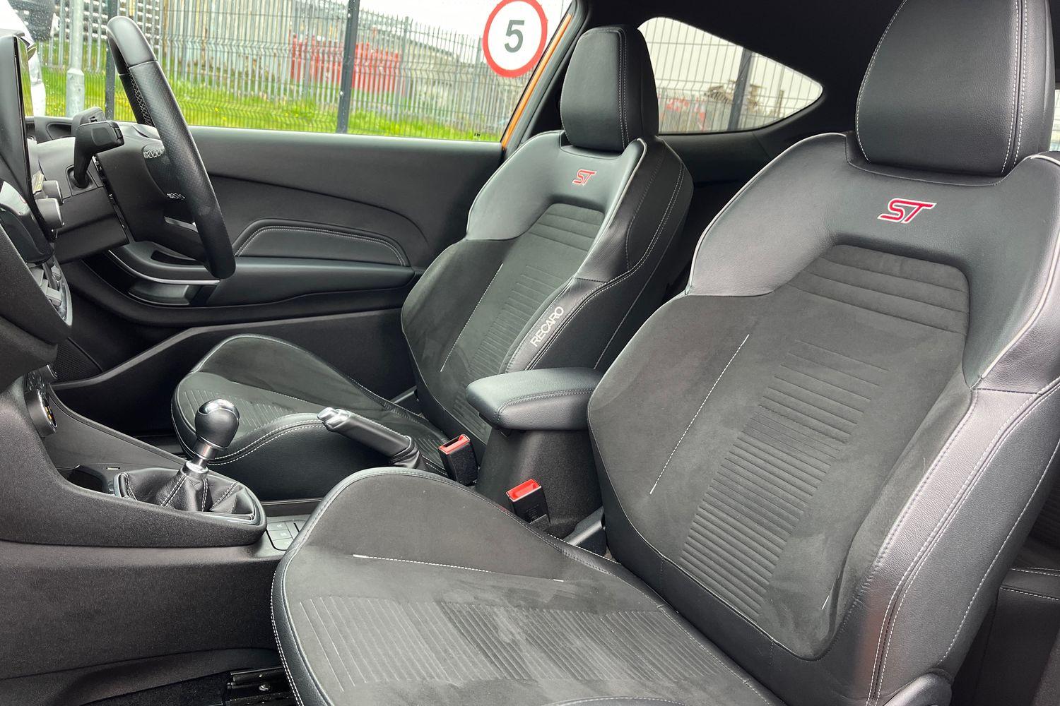 Ford FIESTA Photo 18