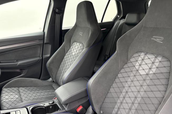 VOLKSWAGEN Golf Photo 29