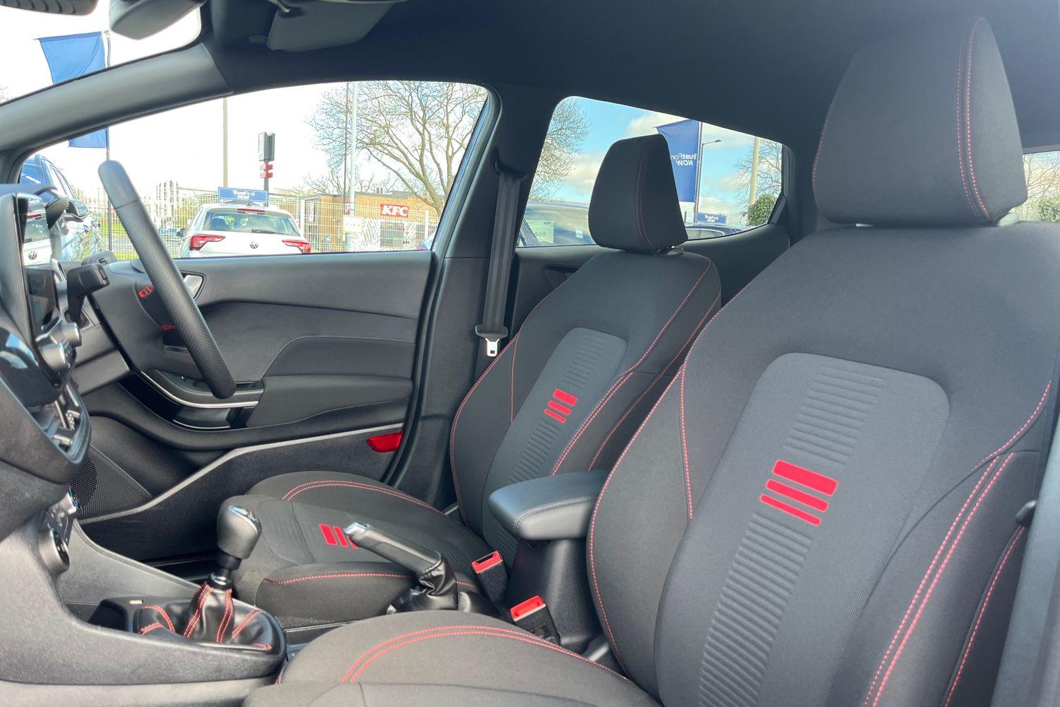 Ford FIESTA Photo 18