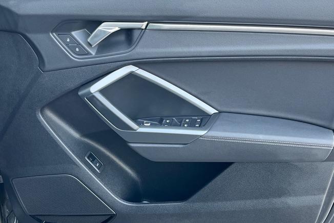 AUDI Q3 Photo 40