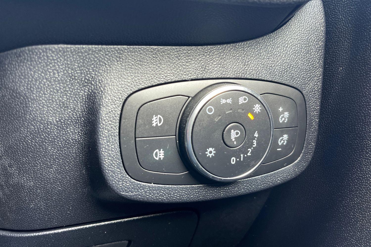 Ford FIESTA Photo 28