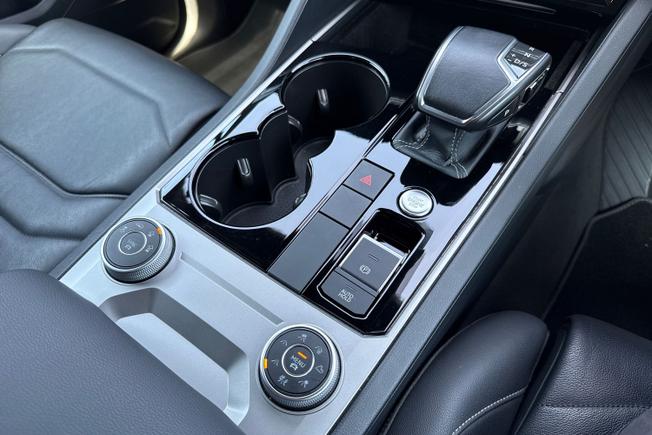 VOLKSWAGEN Touareg Photo 48