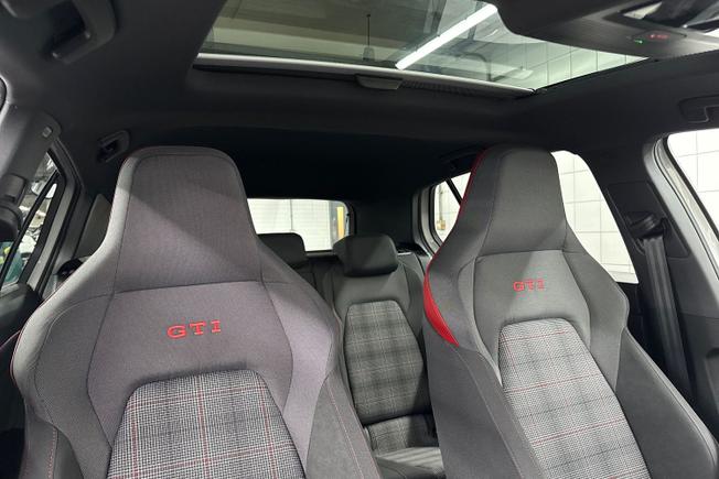 Volkswagen Golf Photo 25