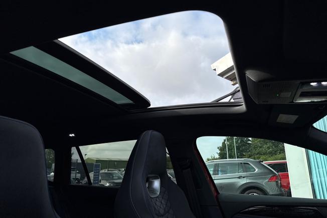VOLKSWAGEN Passat Photo 29