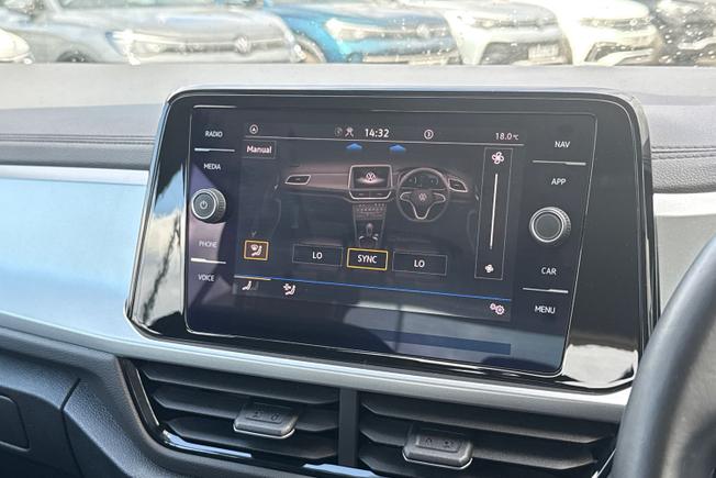 VOLKSWAGEN T-Roc Photo 38
