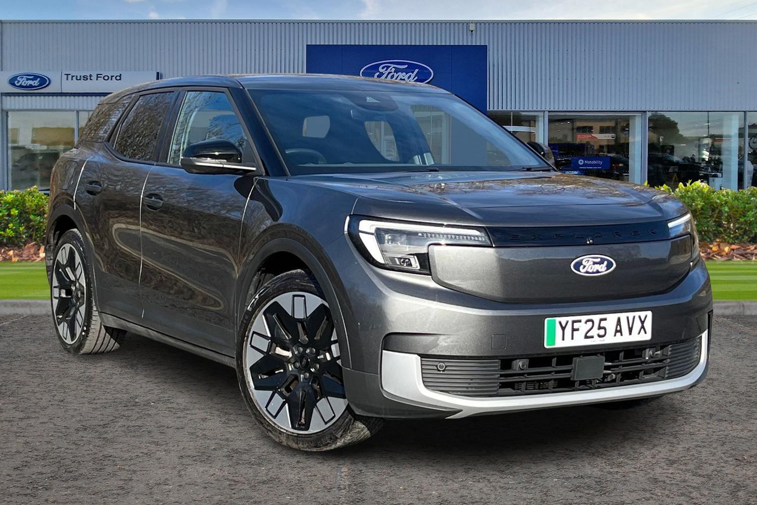 Ford EXPLORER Photo 0