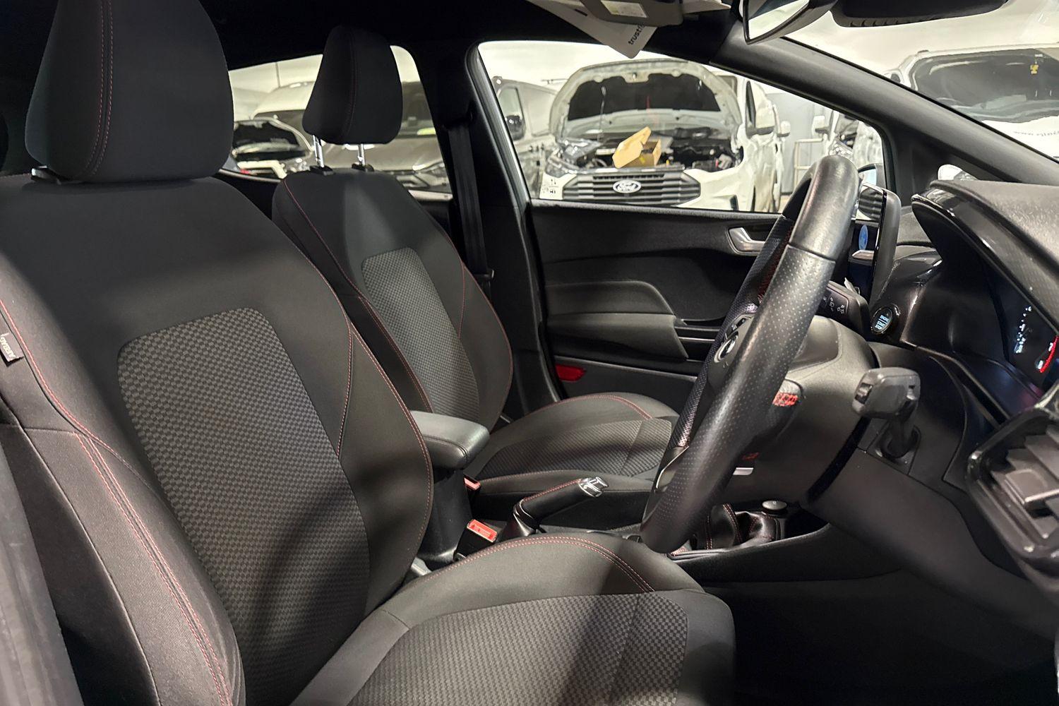 Ford FIESTA Photo 16