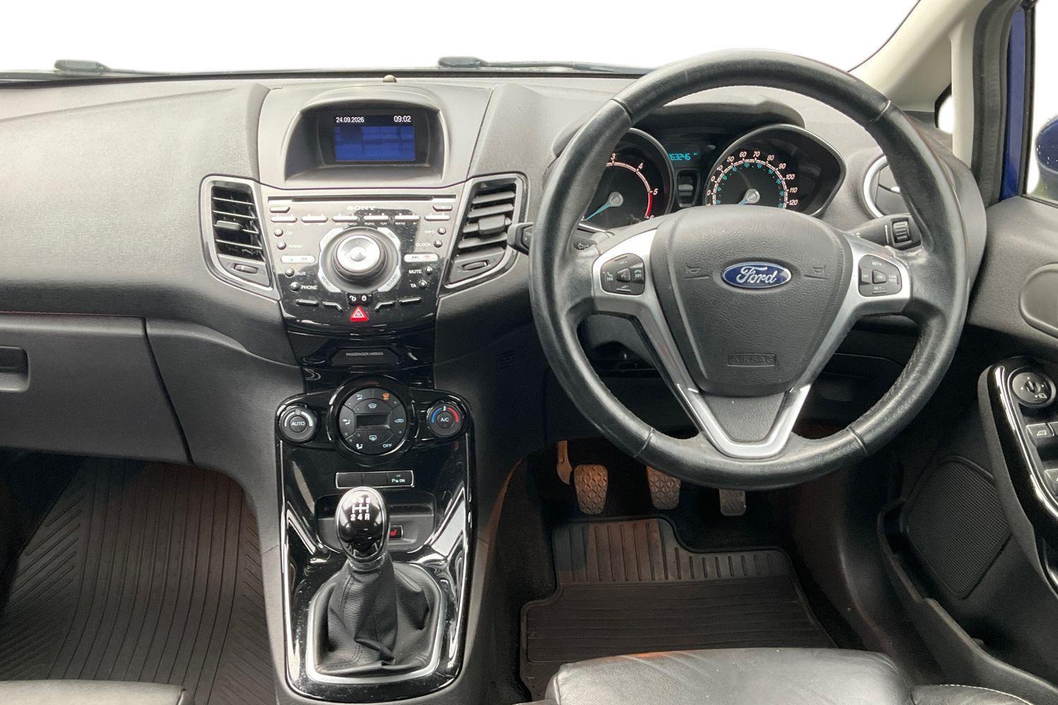 Ford FIESTA Photo 10